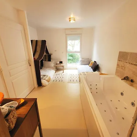 Dream Of Mediterranean House, Jacuzzi, Bbq, Delices Ensoleilles Guest house Sartrouville