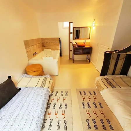 Dream Of Mediterranean House, Jacuzzi, Bbq, Delices Ensoleilles Guest house Sartrouville