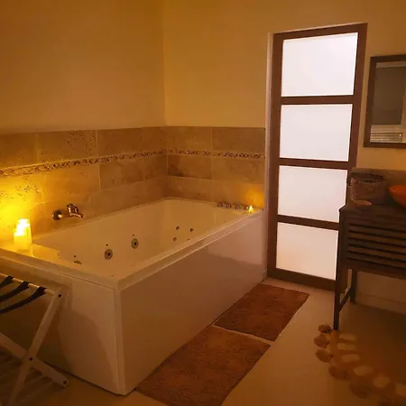 Dream Of Mediterranean House, Jacuzzi, Bbq, Delices Ensoleilles Guest house